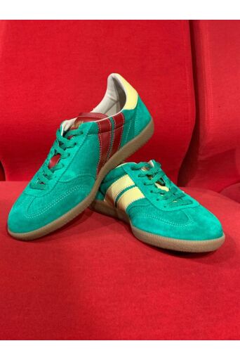 Pine Berry Bulpul Sneakers